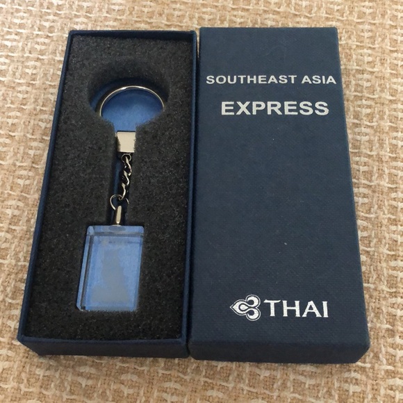 Vintage Collectible Southeast Asia Express airline glass etched keychain - Picture 3 of 14